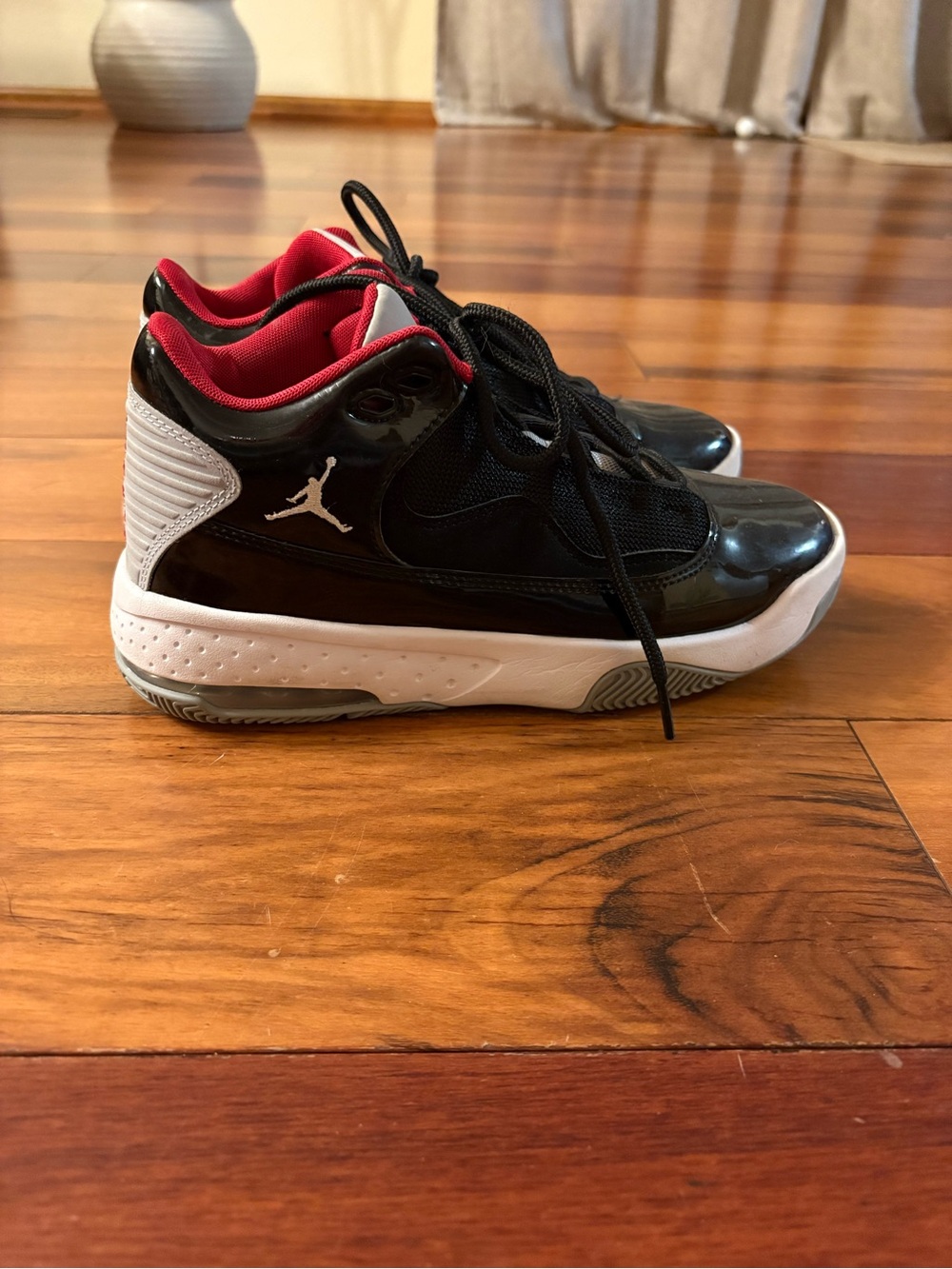 Jump-In Kids' Basketball Shoes - Black/White with Red Lining